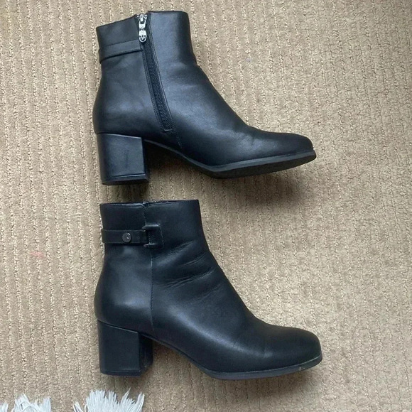 Artica Shoes - Artica Leather AnkleBoots black size 8 small heel.